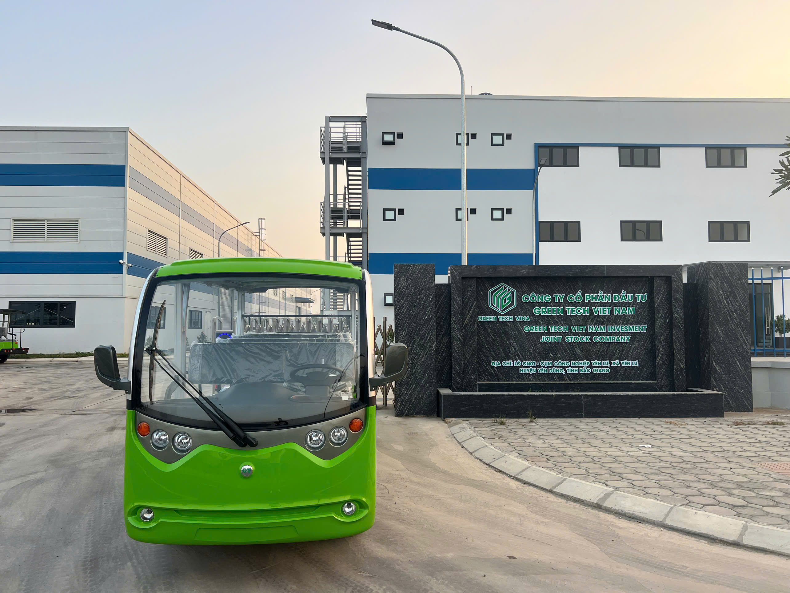 Nhà Máy lắp ráp xe điện, Pin lithium