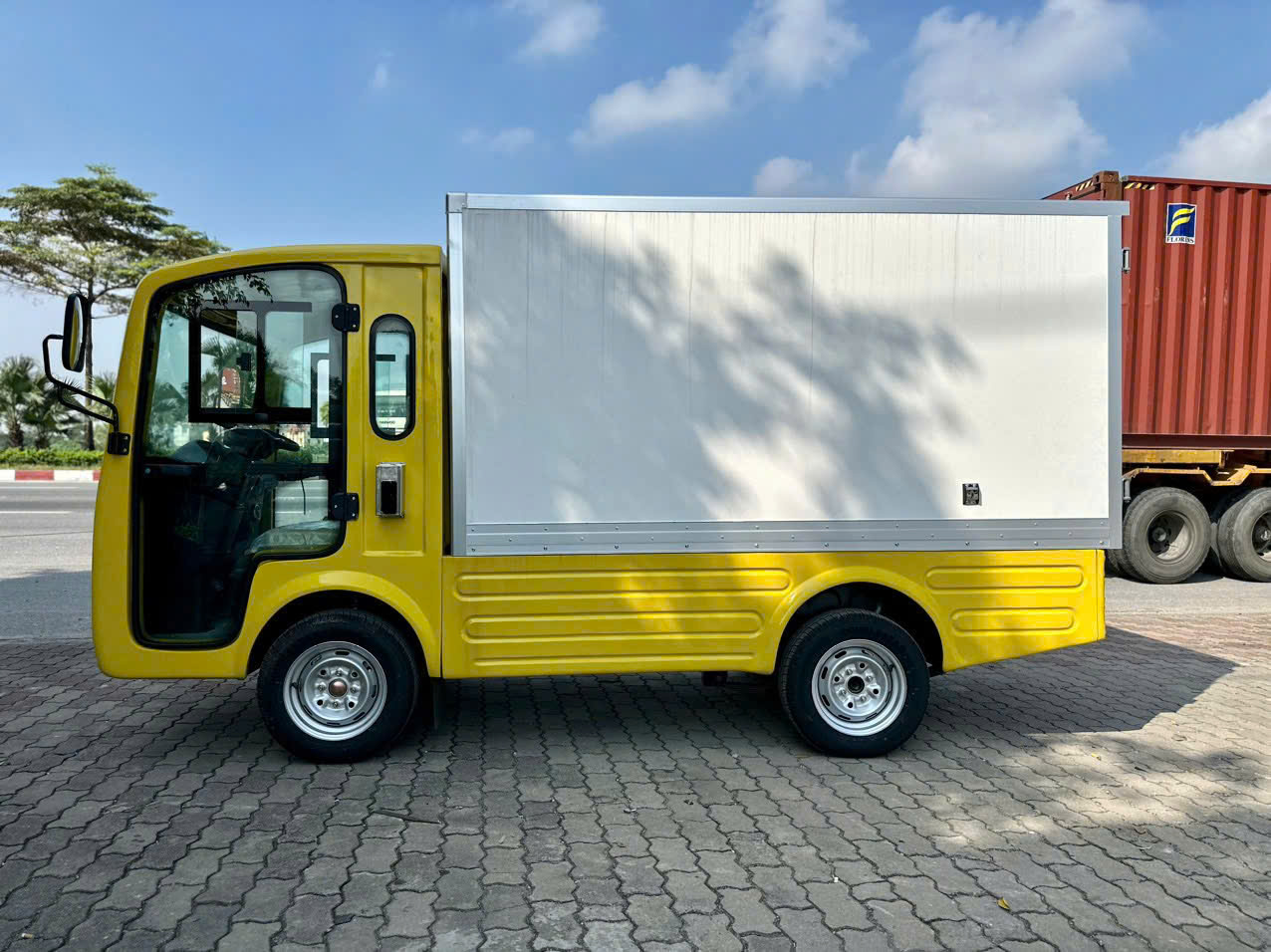 Xe điện Lvtong thùng kín tải trọng lớn