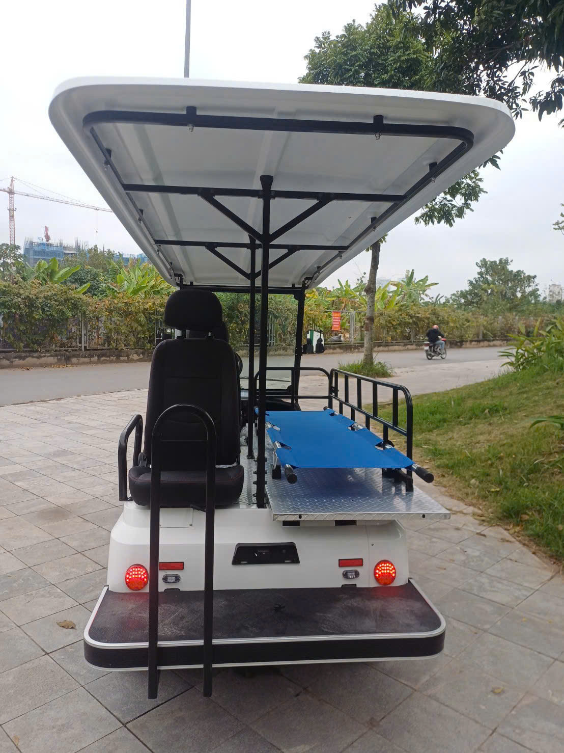 Xe Điện LVTONG Chở Bệnh Nhân 1 Cáng, 2 Chỗ Ngồi