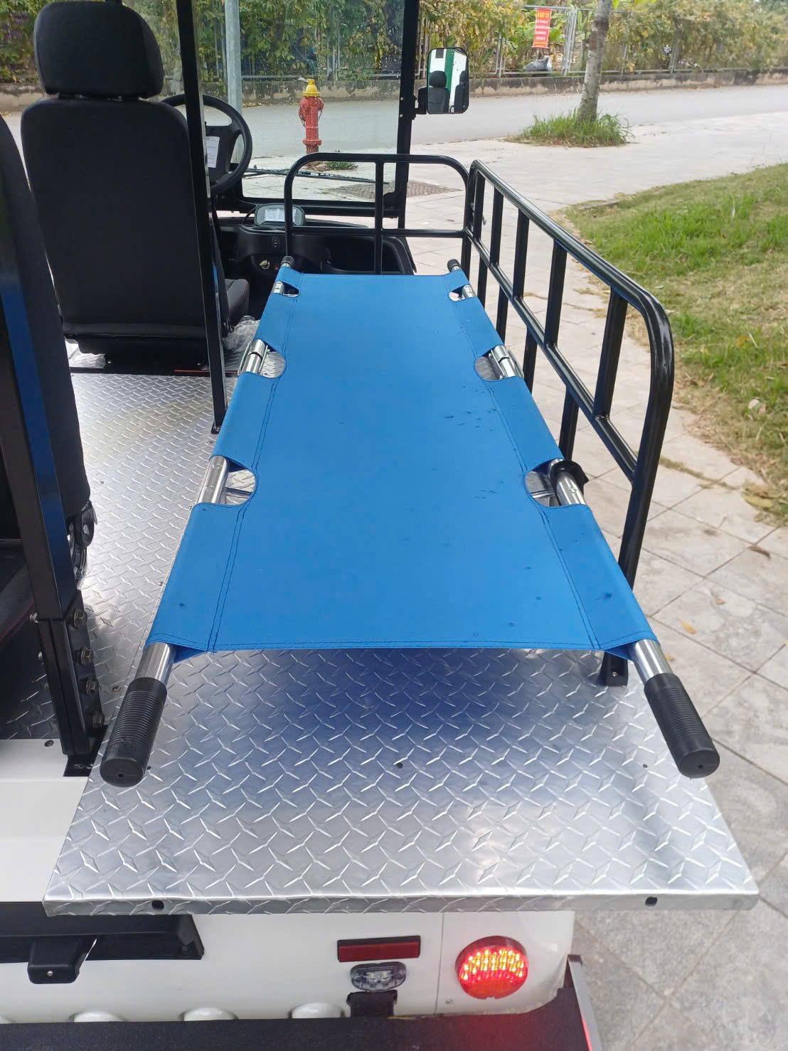 Xe Điện LVTONG Chở Bệnh Nhân 1 Cáng, 2 Chỗ Ngồi