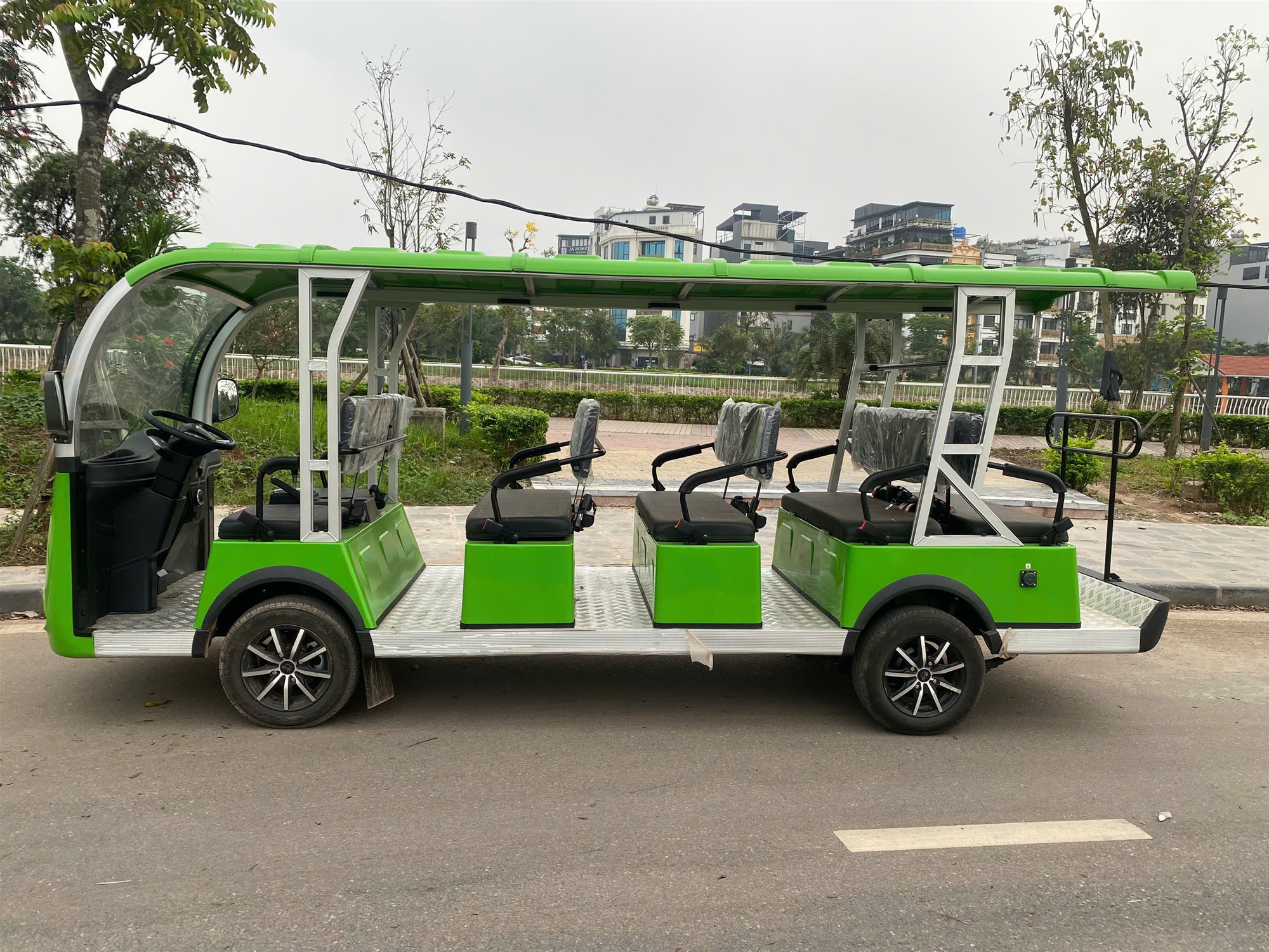 Xe điện du lịch 14 chỗ ngồi lắp ráp nhà máy Greentech