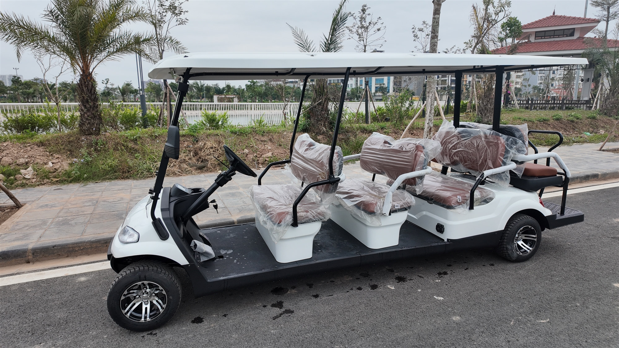 Xe điện kiểu Golf 8 chỗ ngồi sử dụng trong nhà máy, nhà xưởng